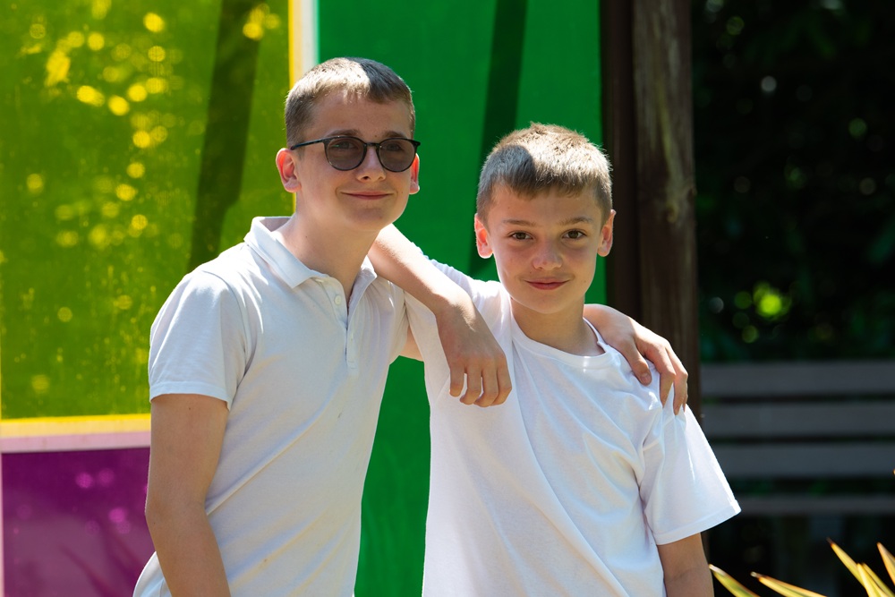 Friends in the sensory garden Friends in the sensory garden