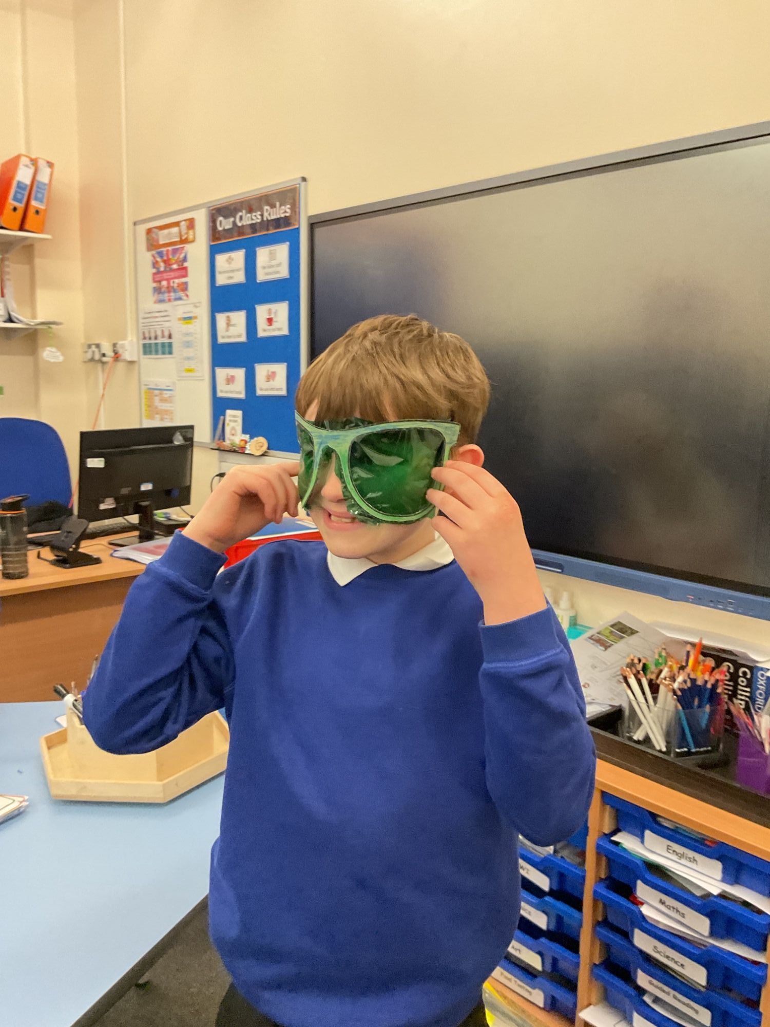 Willow student lwith sunglasses earning about sun safety