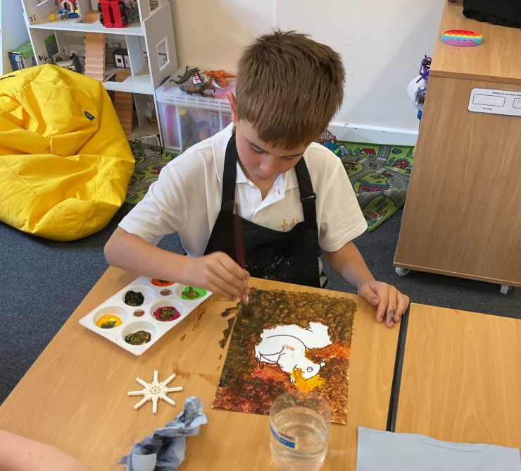 Students painting a squirrel in autumn colours Students painting a squirrel in autumn colours